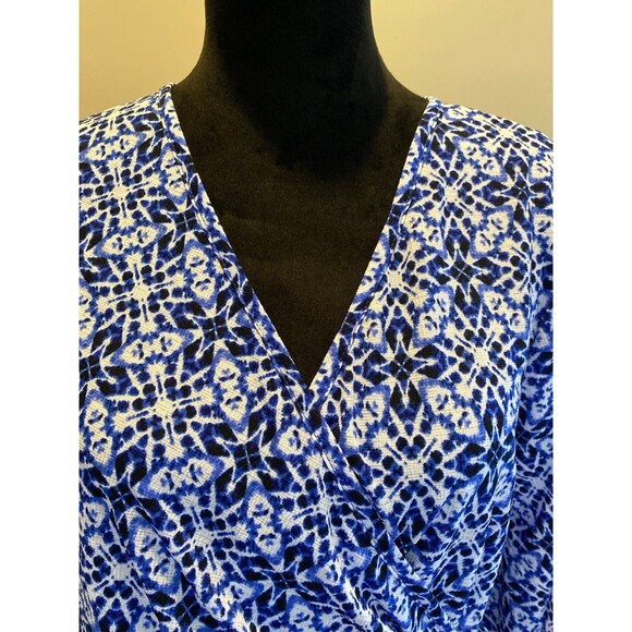 Cato Blouse Size Medium Faux Wrap + Stretch Bell 3/4 Sleeve V Neck Flattering On - Picture 3 of 12